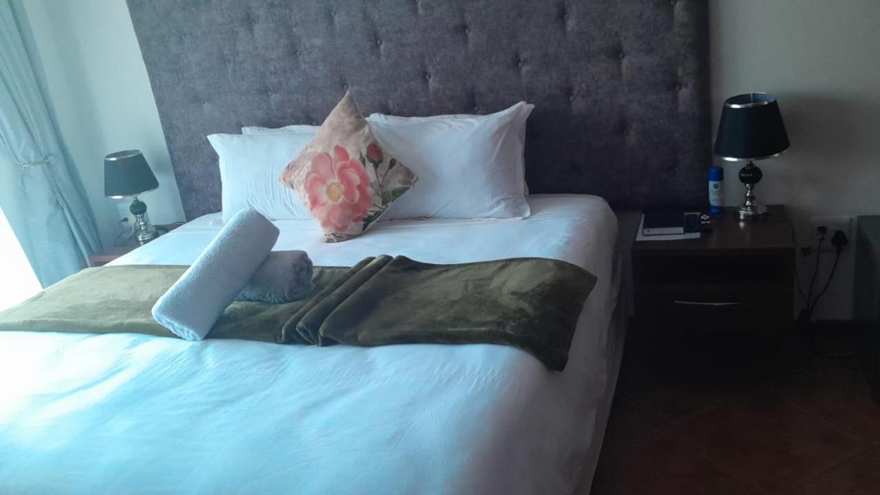Royal Guesthouse 음툰지니 외부 사진